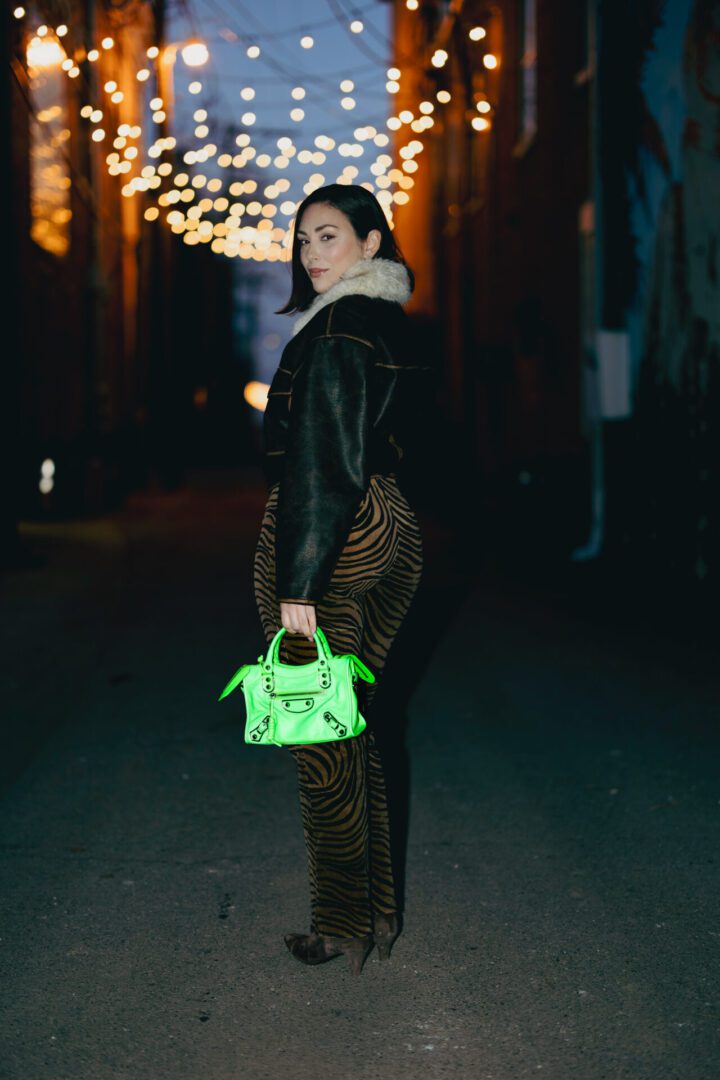 {"ARInfo":{"IsUseAR":false},"Version":"1.0.0","MakeupInfo":{"IsUseMakeup":false},"FaceliftInfo":{"IsChangeEyeLift":false,"IsChangeFacelift":false,"IsChangePostureLift":false,"IsChangeNose":false,"IsChangeFaceChin":false,"IsChangeMouth":false,"IsChangeThinFace":true},"BeautyInfo":{"SwitchMedicatedAcne":false,"IsAIBeauty":false,"IsBrightEyes":false,"IsSharpen":false,"IsOldBeauty":false,"IsReduceBlackEyes":false},"HandlerInfo":{"AppName":2},"FilterInfo":{"IsUseFilter":false}}